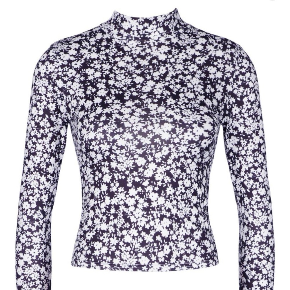 Women’s black and white floral long sleeve shirt